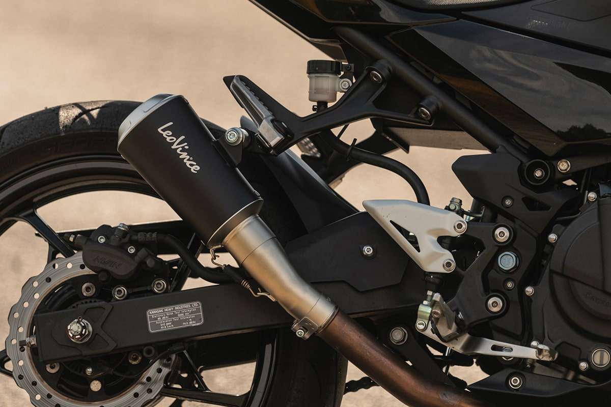 LV-10 Black Edition montada